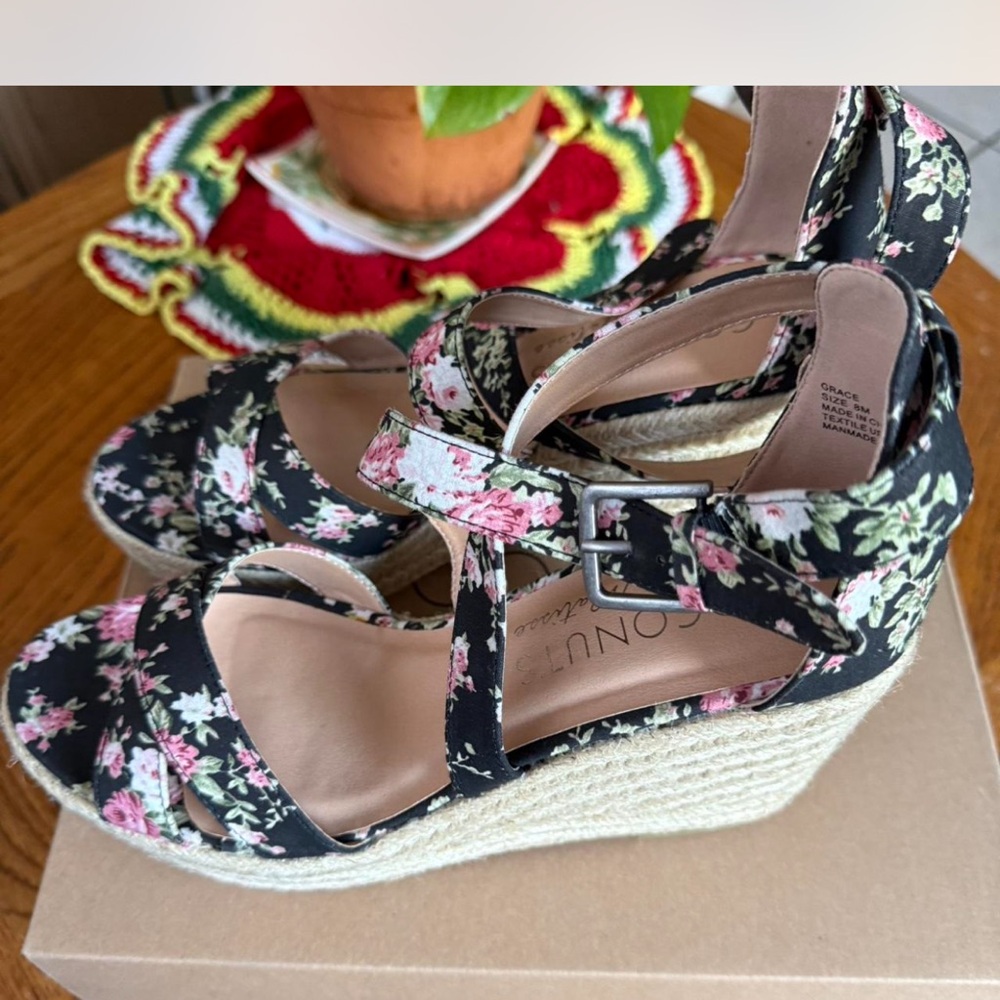 Matisse Black and Pink Wedge Sandals with Ankle Strap